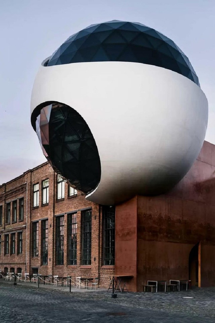 Bizarre Buildings, Niemeyer Sphere 
