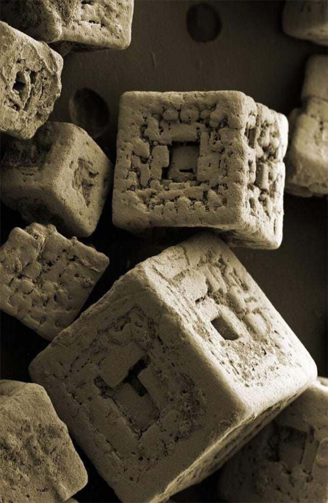 salt under electron microscope