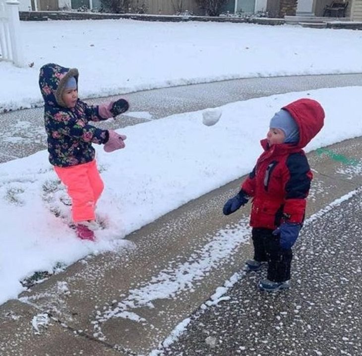 Seconds Before Disaster, snowball fight