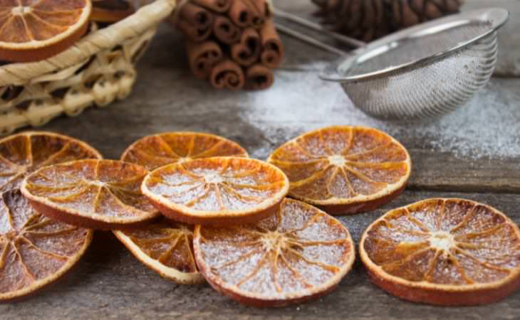 dried orange slices with cinnamon