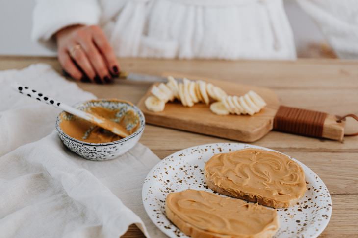 Peanut Butter vs Almond Butter peanut butter