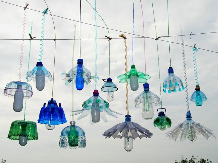 plastic chandelier  by Veronika Richterová
