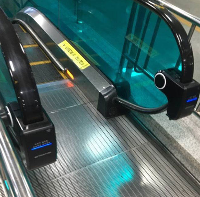 Escalator with built-in UV sanitizer