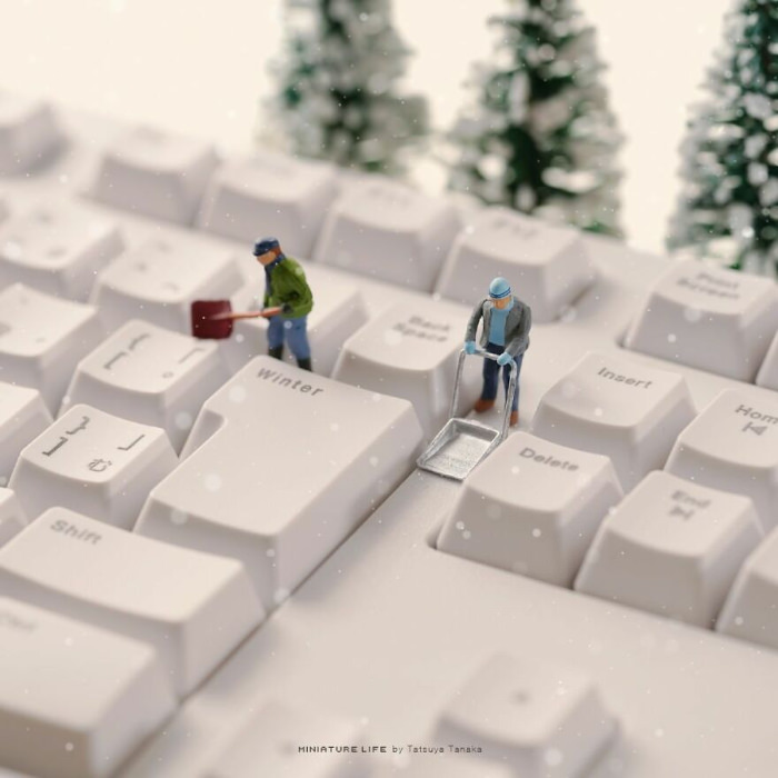 Miniature art by Tatsuya Tanaka miniature men shoveling snow 