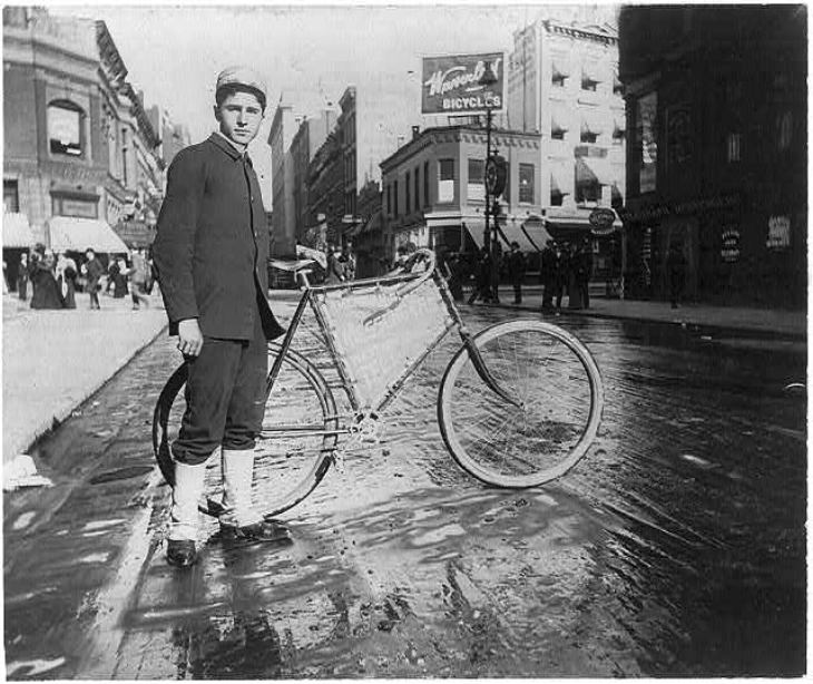 1880-1900s Bike photos Messenger boy in New York, 1896