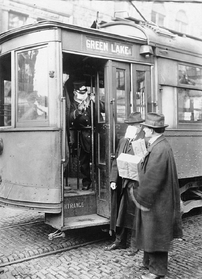 men wearing a face mask on the street, 1918