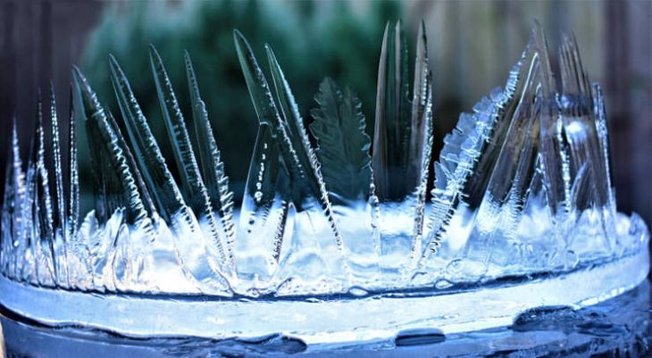 Accidental Snow Art,  crown of ice 