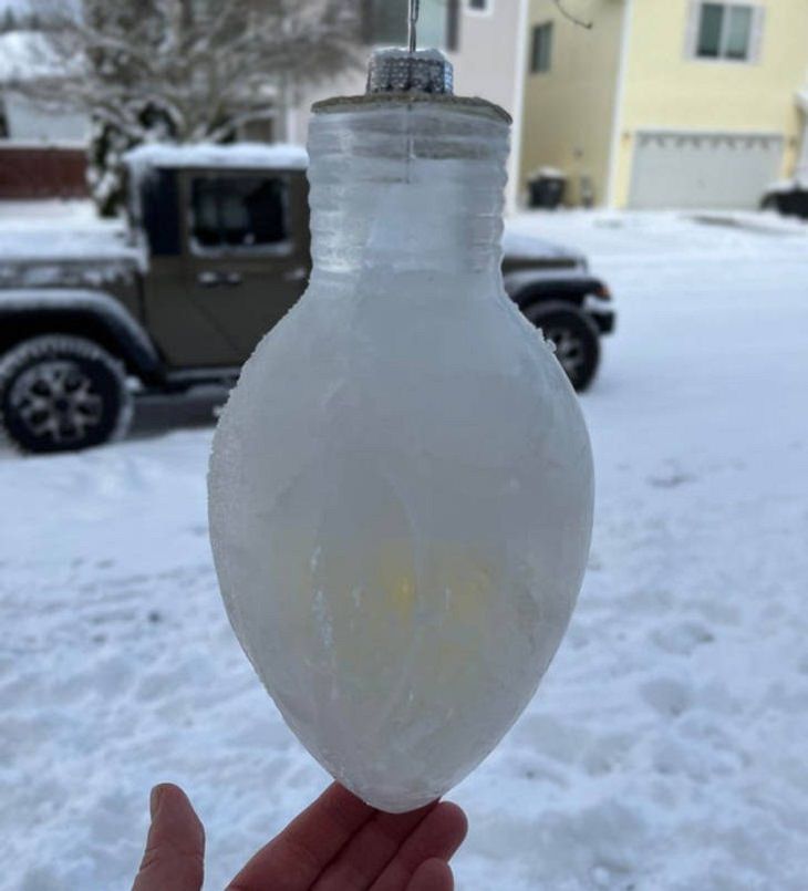 Accidental Snow Art, ornament 