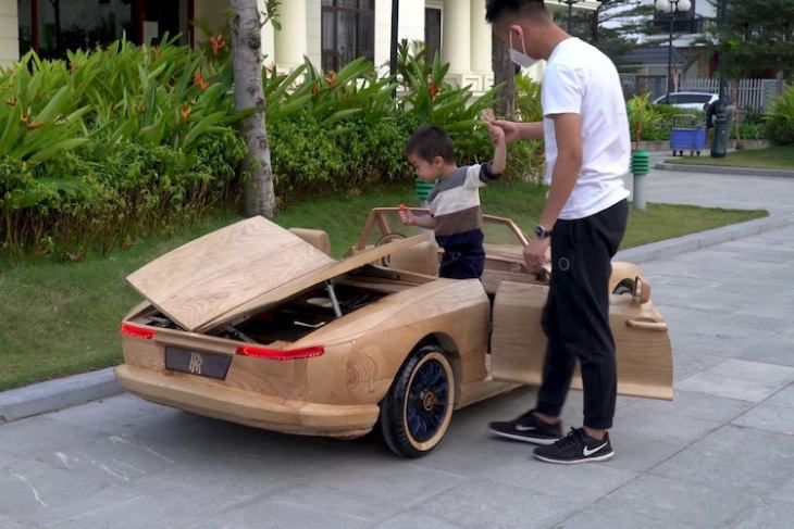 wooden rolls royce Dao and his son