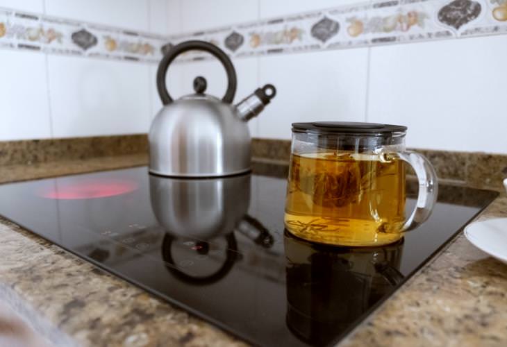 Tea in the Microwave, kettle