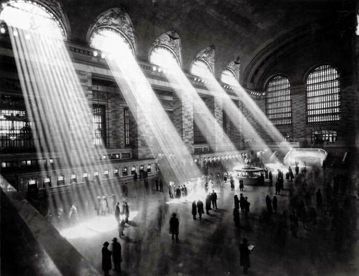 Historical Photos Sun shining down at passers-by at the Grand Central in New York City