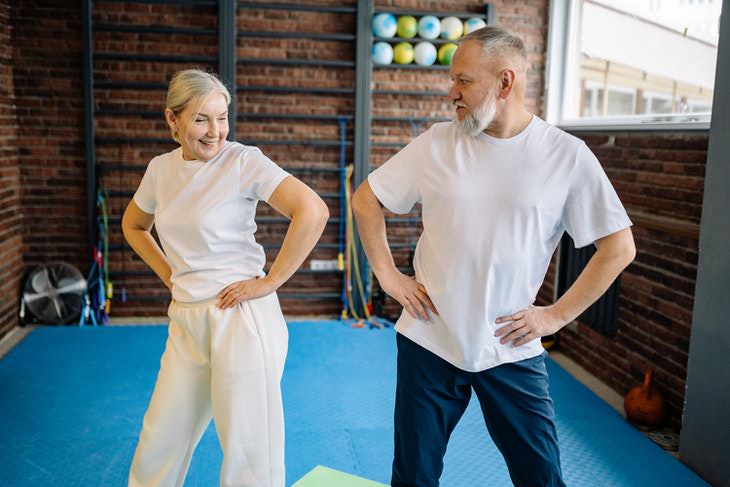 Hip Exercises seniors at the gym