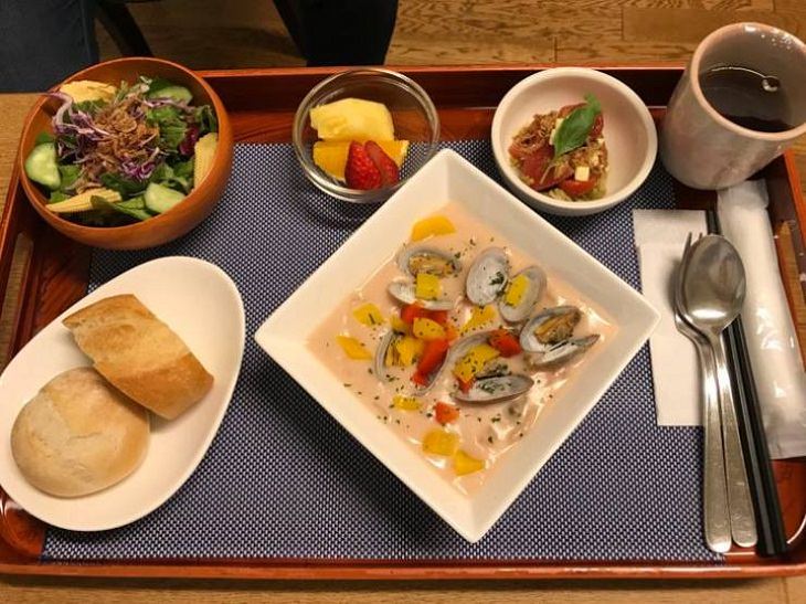 Japan is Unique, hospital food