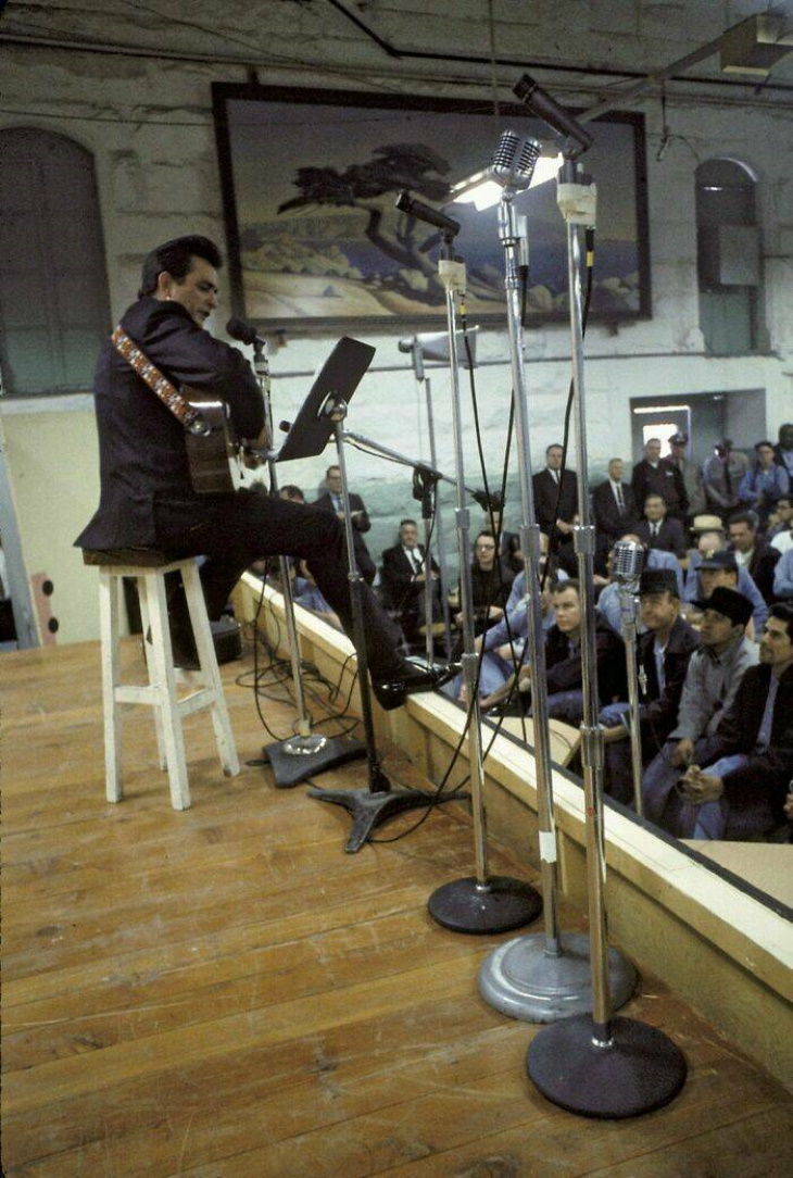 Vintage Celebrity Photos Johnny Cash performing at Folsom Prison (Jan 13, 1968)