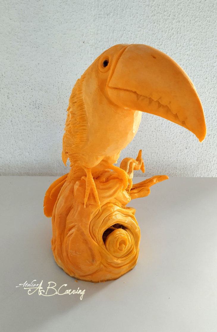 Angel Boraliev Pumpkin Carving toucan