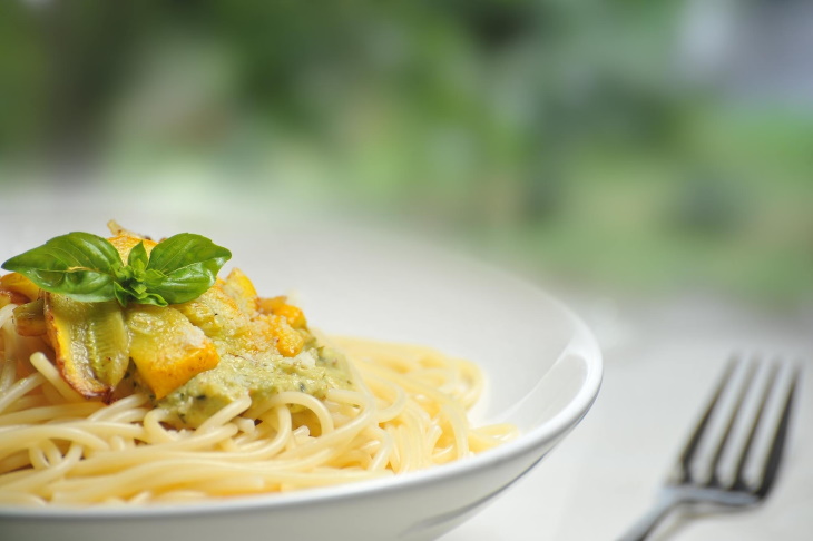 Cómo Prevenir La Acidez Estomacal, plato con pasta