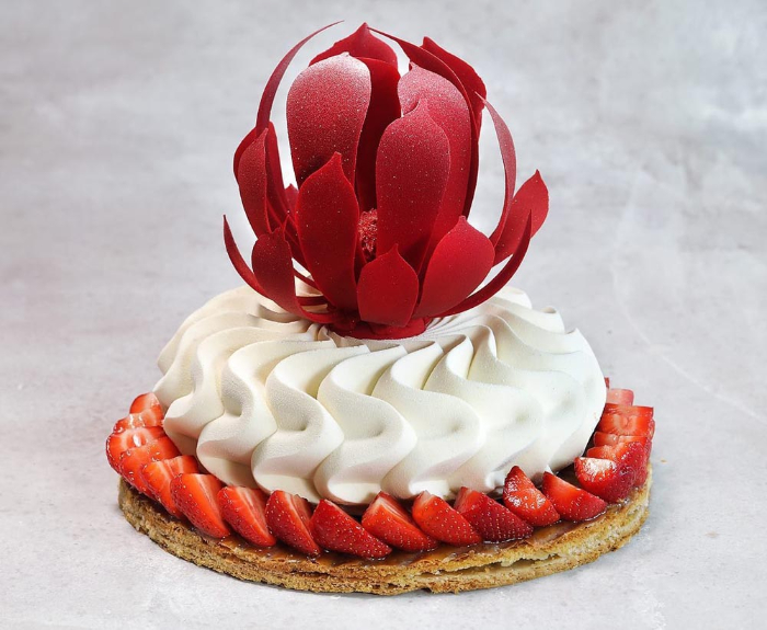 Dinara Kasko - round strawberry pastry 