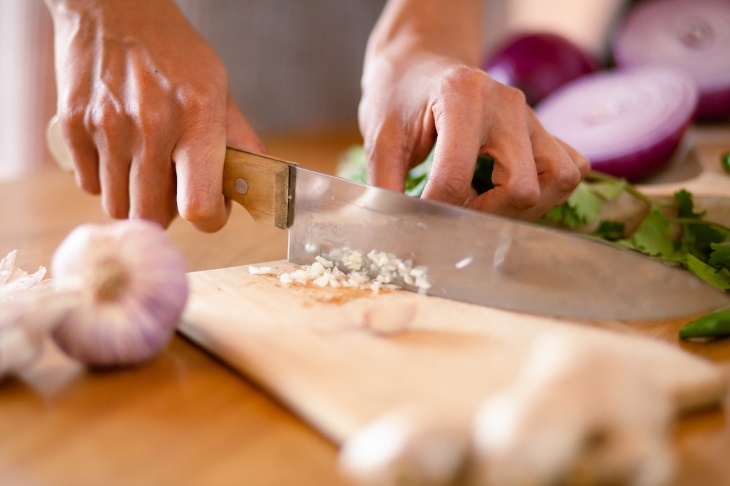 Allium Sensitivity chopping vegetables