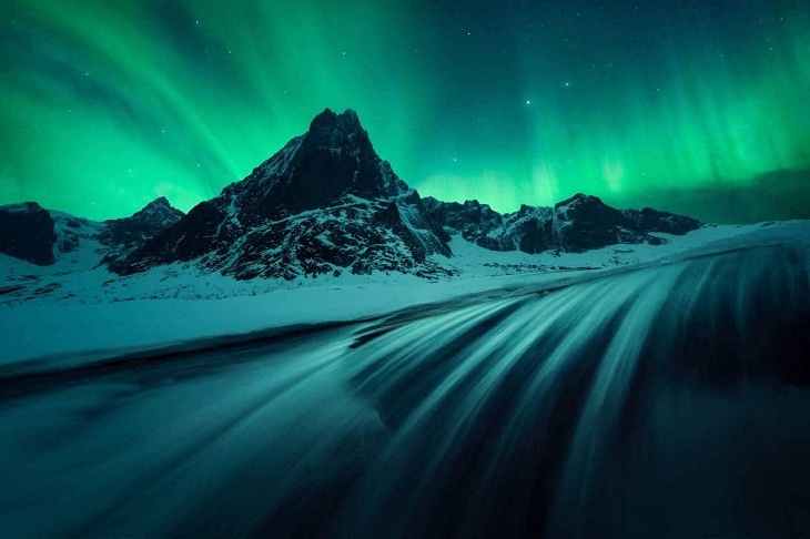 Northern Lights Photographer of the Year 2022, mountains