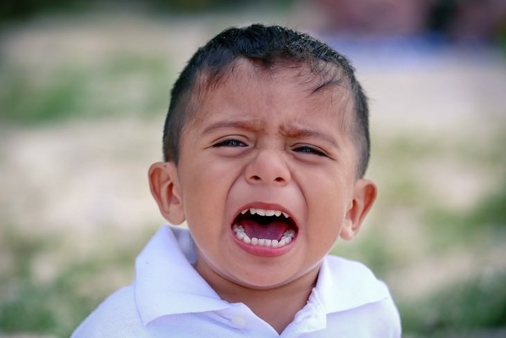 dealing with children's embarrassing moments: boy screaming