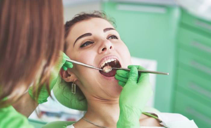 fluoride vs fluoride free, woman at the dentist