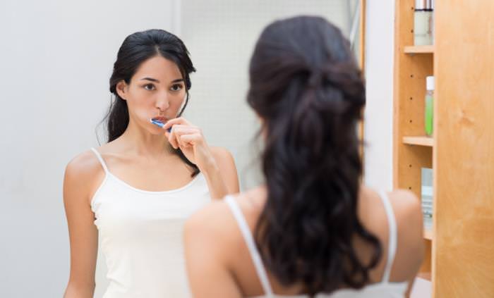 fluoride vs fluoride free, woman brushing teeth