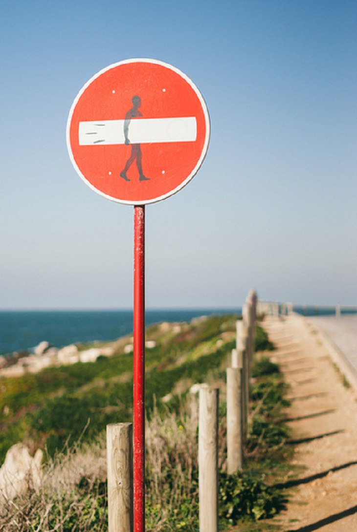 Funny and Clever Signs, Beach 