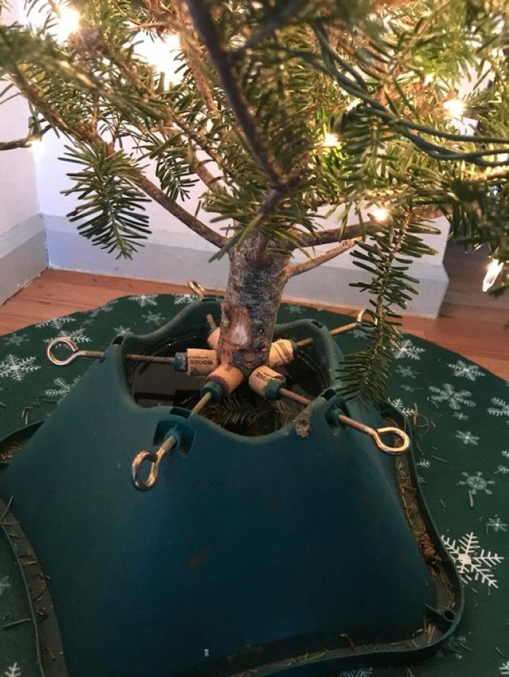 Lazy Fixes Christmas tree mount