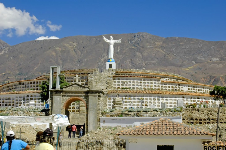 Peruvian town of Yungay, The cemetery