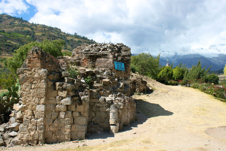 Peruvian town of Yungay, Remains of a church