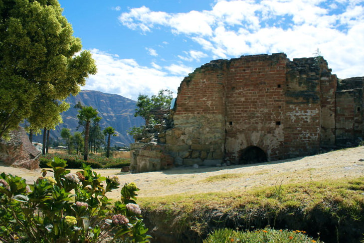 Peruvian town of Yungay, The entrance half-buried beneath the ground