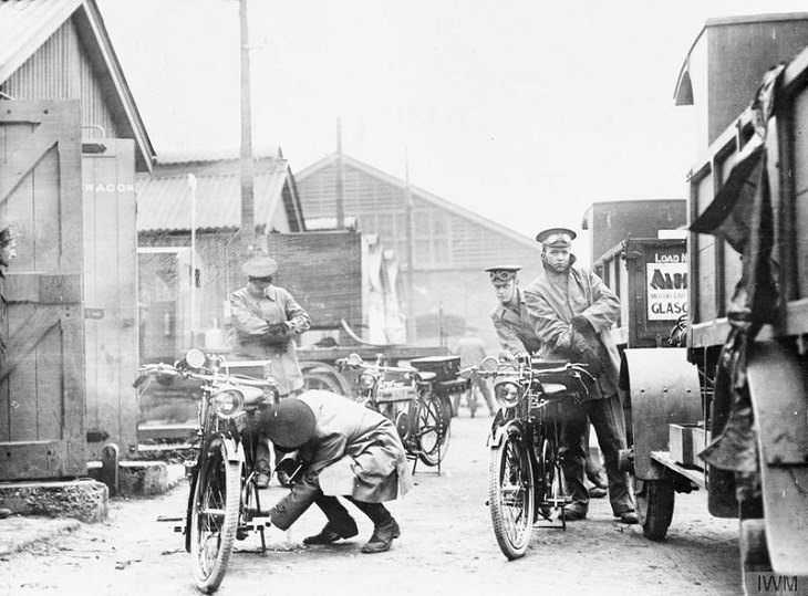 Motorcycles in World War I, Canadian Army dispatch riders