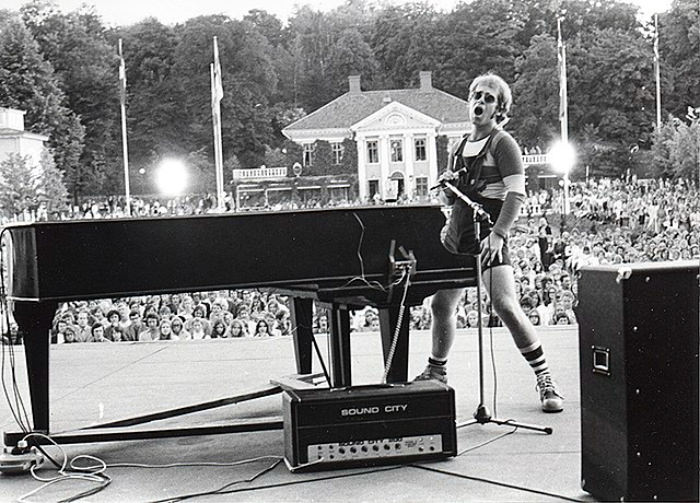 Elton with Live at Lisenberg, 1971