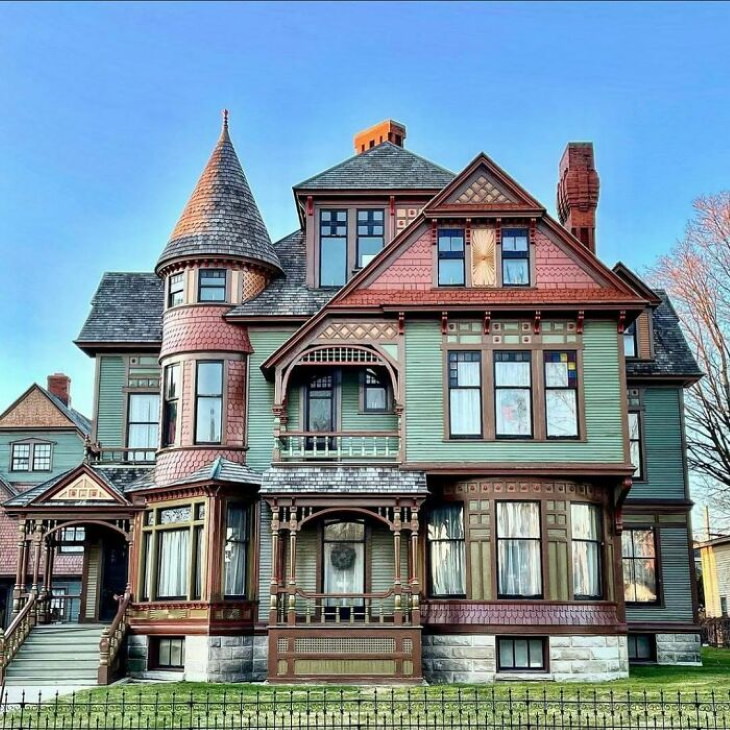Historical Homes in the US The Hume House (1887) in Muskegon, Michigan