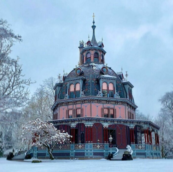 Historical Homes in the US The Armour Stiner House (Octagon, 1860) in Irvington, New York