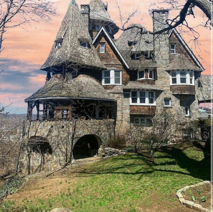 Historical Homes in the US Overcliff Castle (1892) in Yonkers, New York