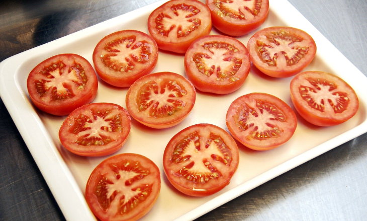 Foods You Shouldn't Grill sliced tomatoes