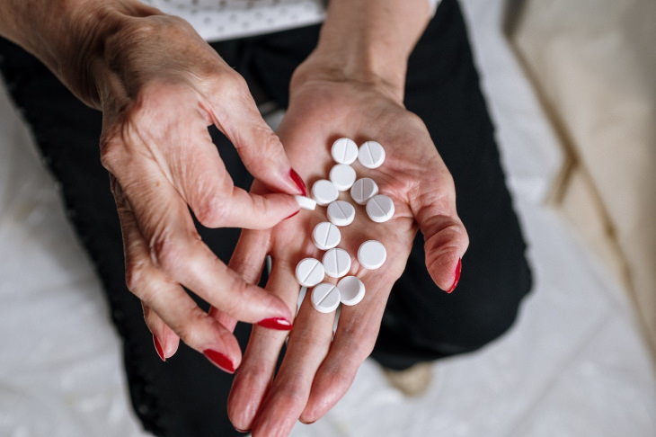 Stroke Myths pills in hand