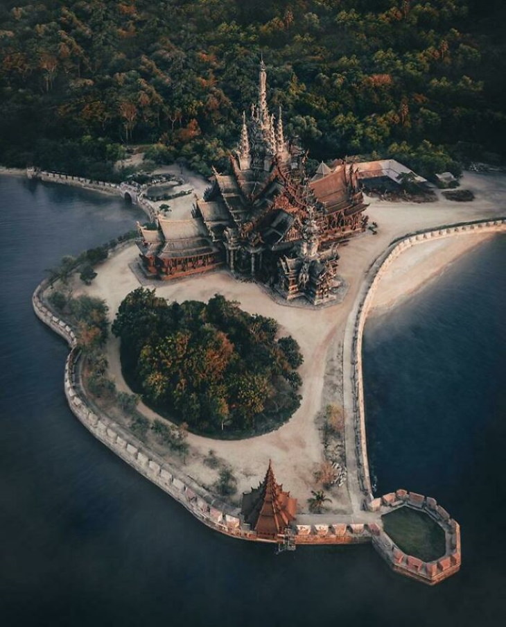 Castles Sanctuary Of Truth In Pattaya, Thailand