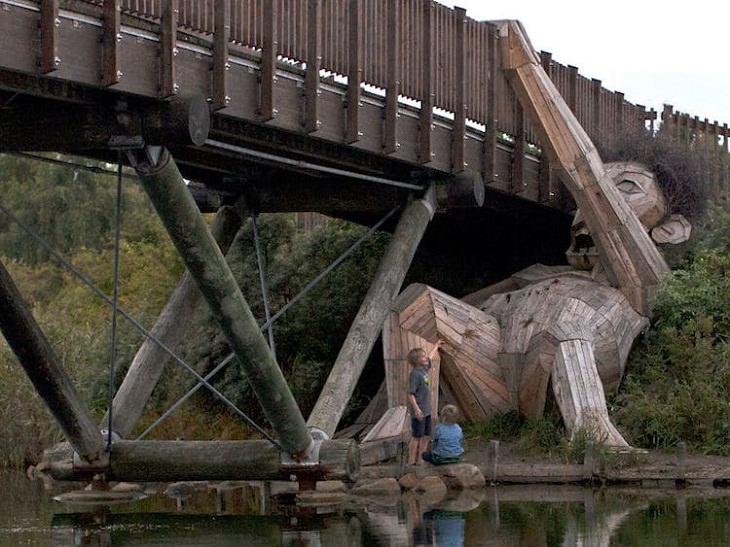 Wooden Trolls, bridge