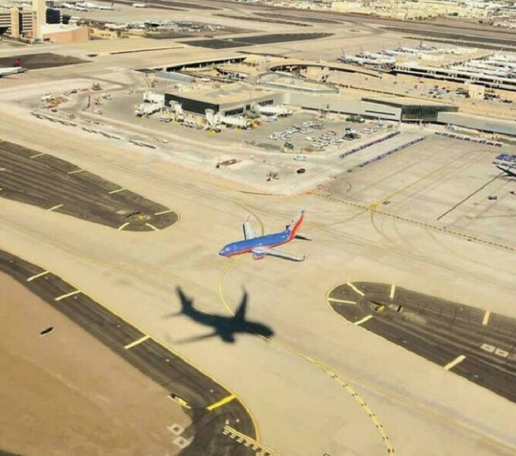 Confusing Perspective Images, plane, shadow