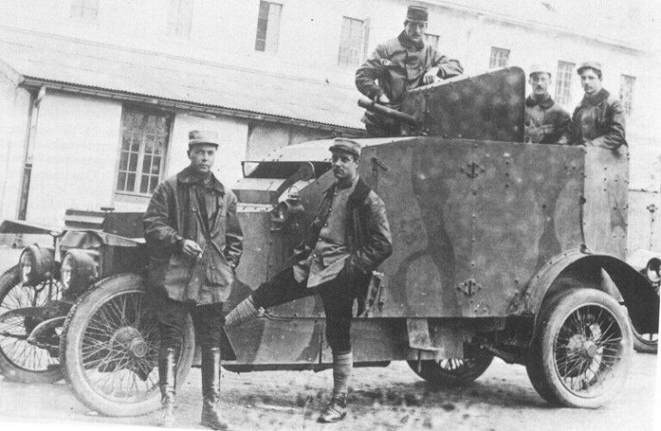 Vehicles from WWI, armored car