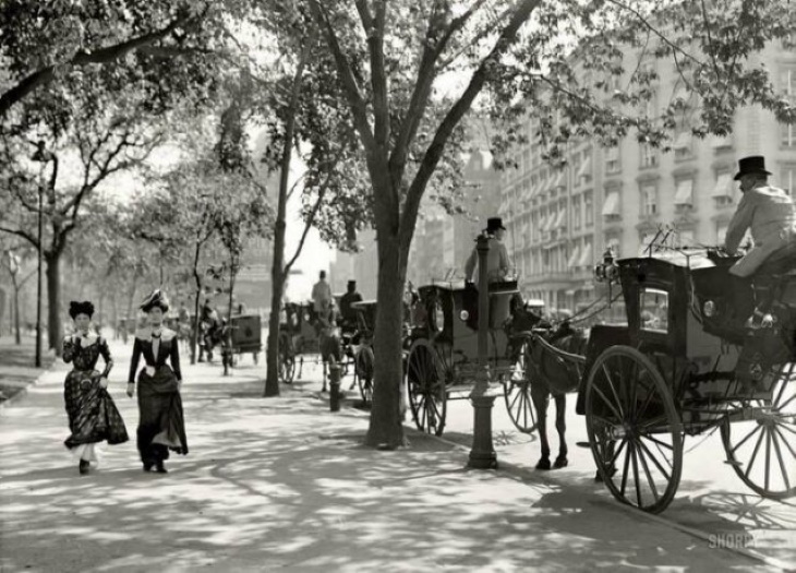 Vintage Photos Passersby in New York City, 1900