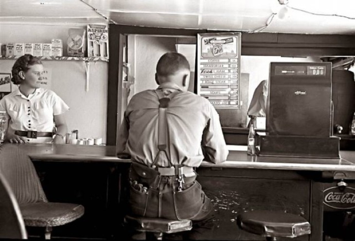 Vintage Photos An ordinary diner in Alpine, Texas, in 1939