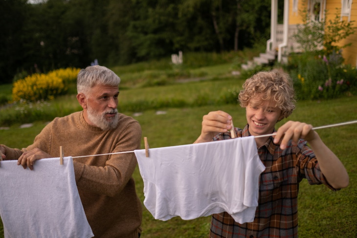 Annoying Neighbor hanging laundry