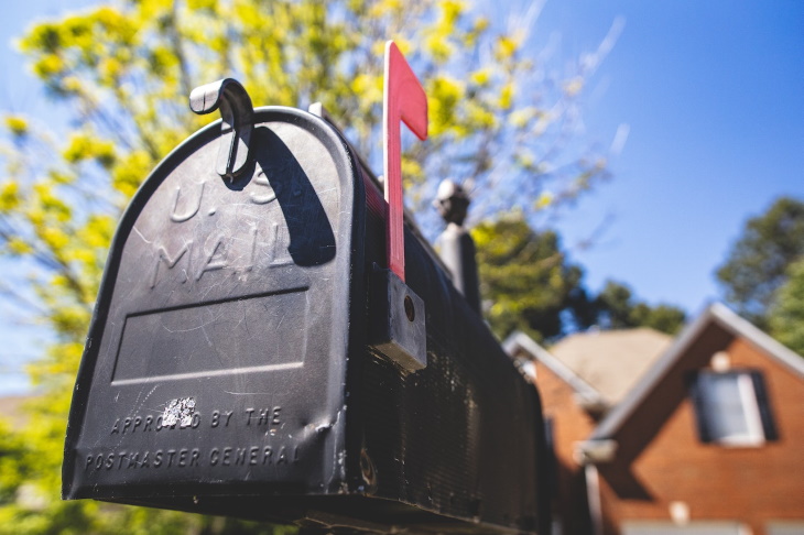 Annoying Neighbor mailbox