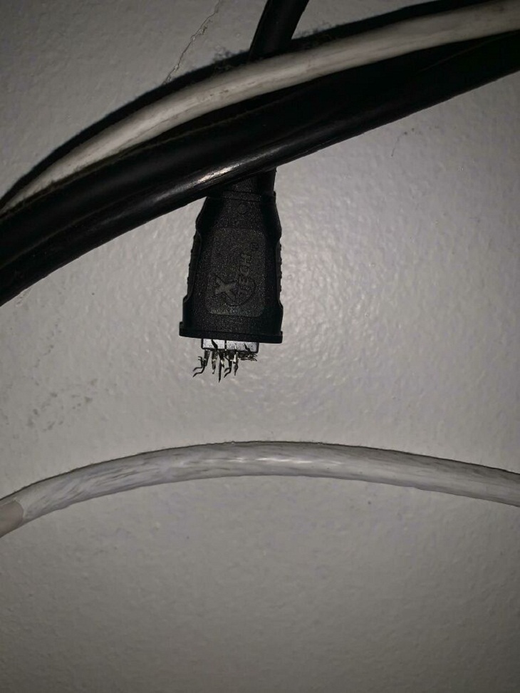 Tech Fails, cable