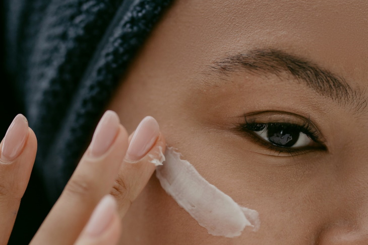 Puffy Face applying eye cream