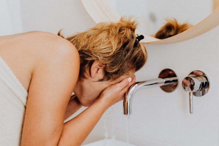 Puffy Face washing face