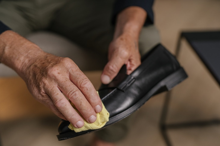 Dementia and Activity Levels cleaning shoes